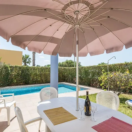 Amarillas Villa *